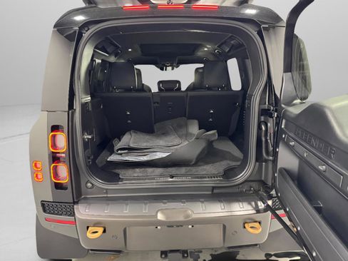 Used 2025 Land Rover Defender 110 image 5