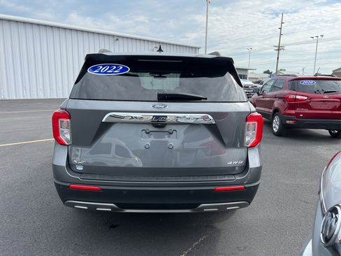 Used 2022 Ford Explorer XLT w/ Equipment Group 202A image 6