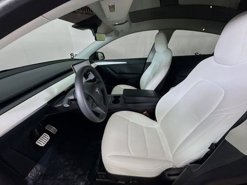 Used 2023 Tesla Model Y Performance image 18