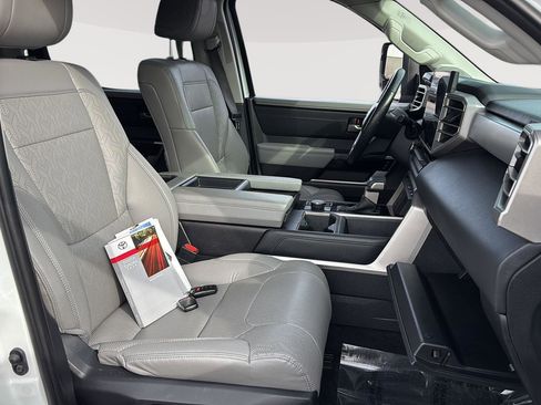 Used 2024 Toyota Tundra Limited AWD/4WD image 10
