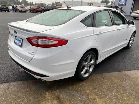 Used 2013 Ford Fusion SE FWD image 3