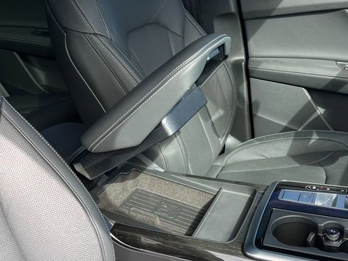 Used 2025 Audi Q7 3.0T Prestige image 32