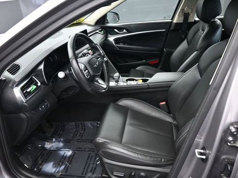 Used 2025 Genesis G70 2.5T image 15