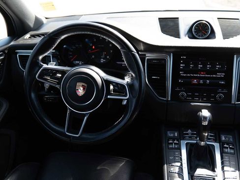 Used 2017 Porsche Macan image 28