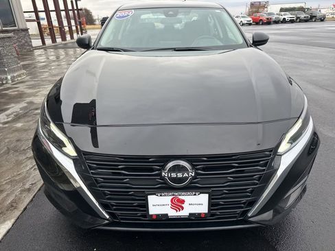 Used 2024 Nissan Altima 2.5 SV FWD image 3