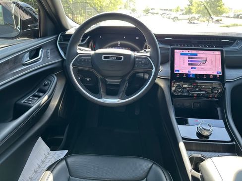 Used 2025 Jeep Grand Cherokee L Limited w/ Luxury Tech Group II RWD image 30