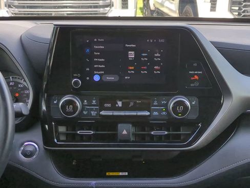 Certified 2023 Toyota Highlander XLE AWD/4WD image 18