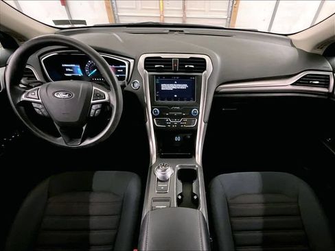 Used 2019 Ford Fusion SE FWD image 14