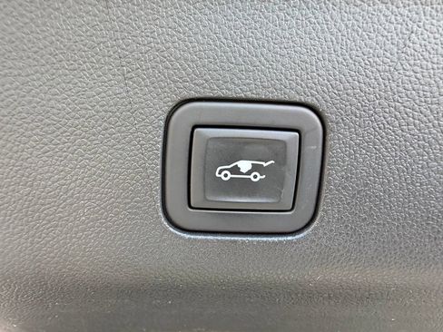 Used 2023 Chevrolet Suburban Premier AWD/4WD image 23