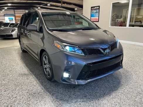 Used 2019 Toyota Sienna SE Premium image 13