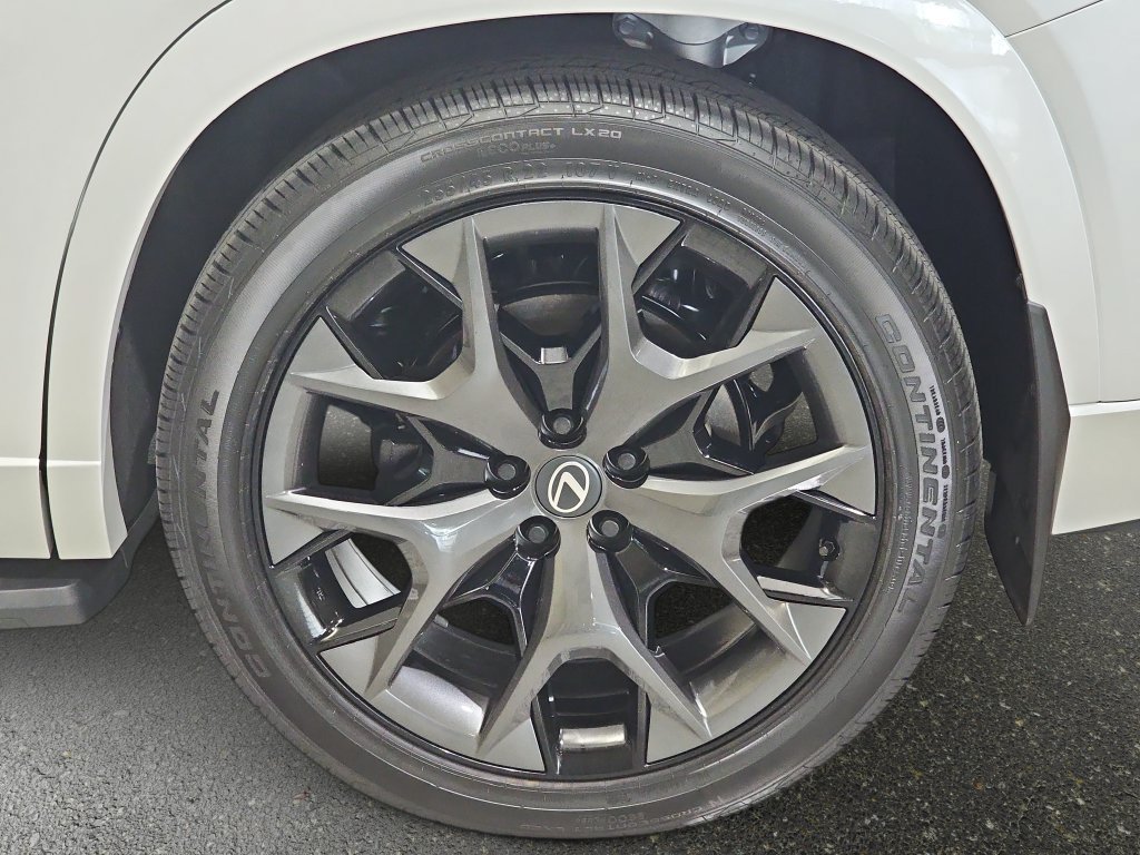 New 2026 Lexus TX 500h AWD image 32