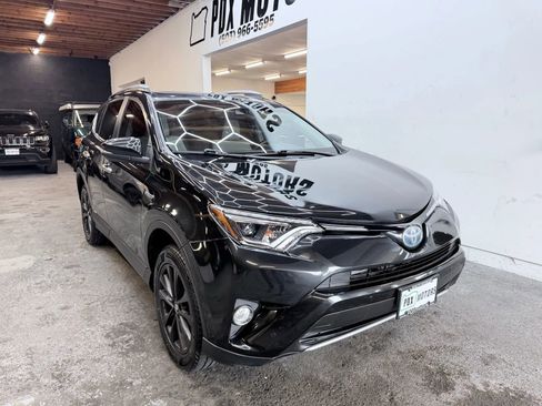 Used 2017 Toyota RAV4 Limited image 2