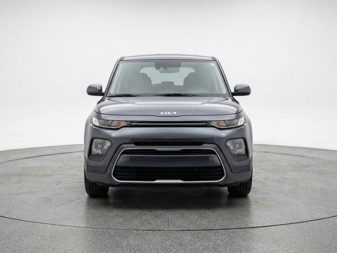 Used 2025 Kia Soul LX w/ LX Technology Package FWD image 2