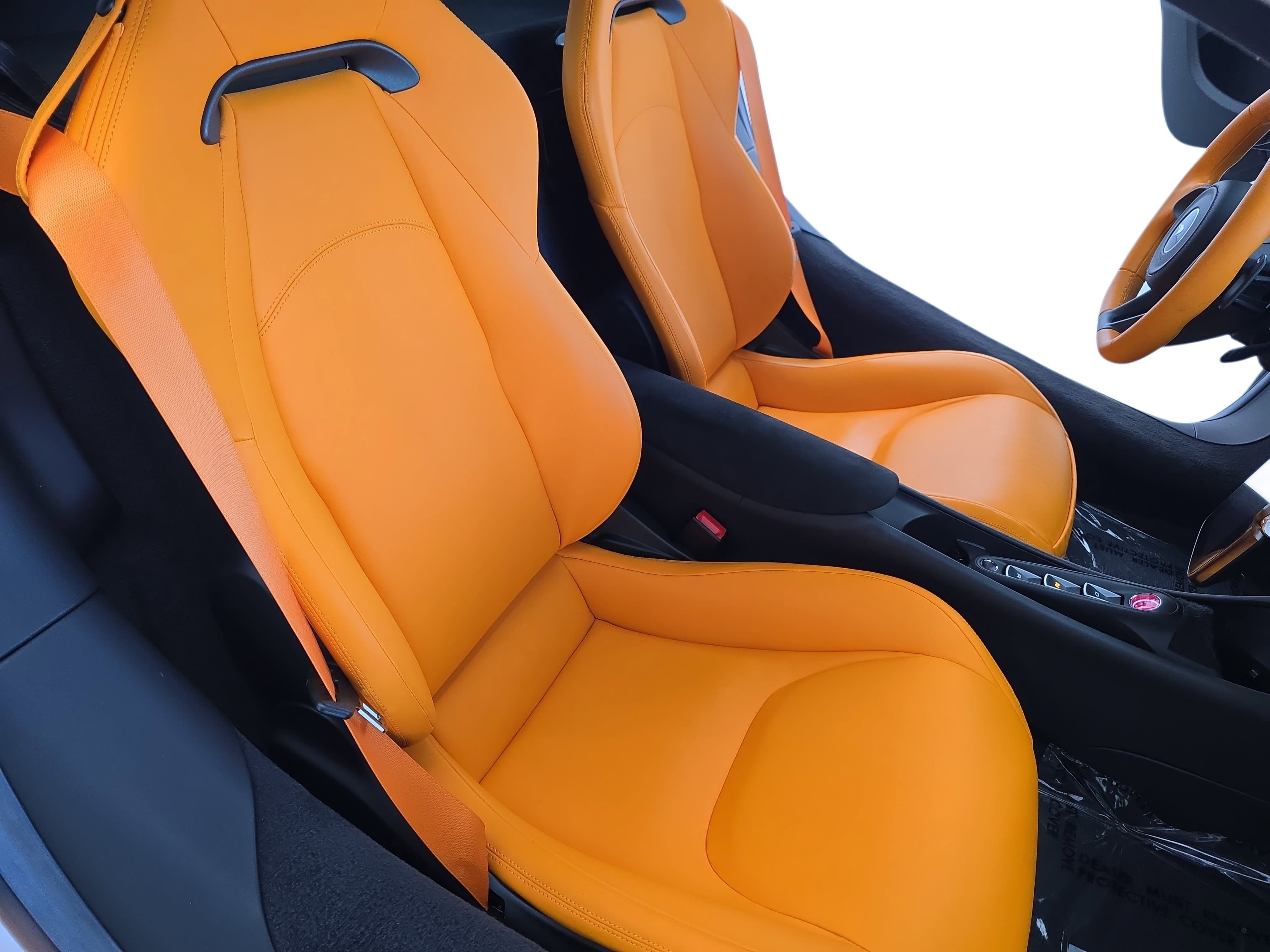 Used 2023 McLaren Artura RWD image 9