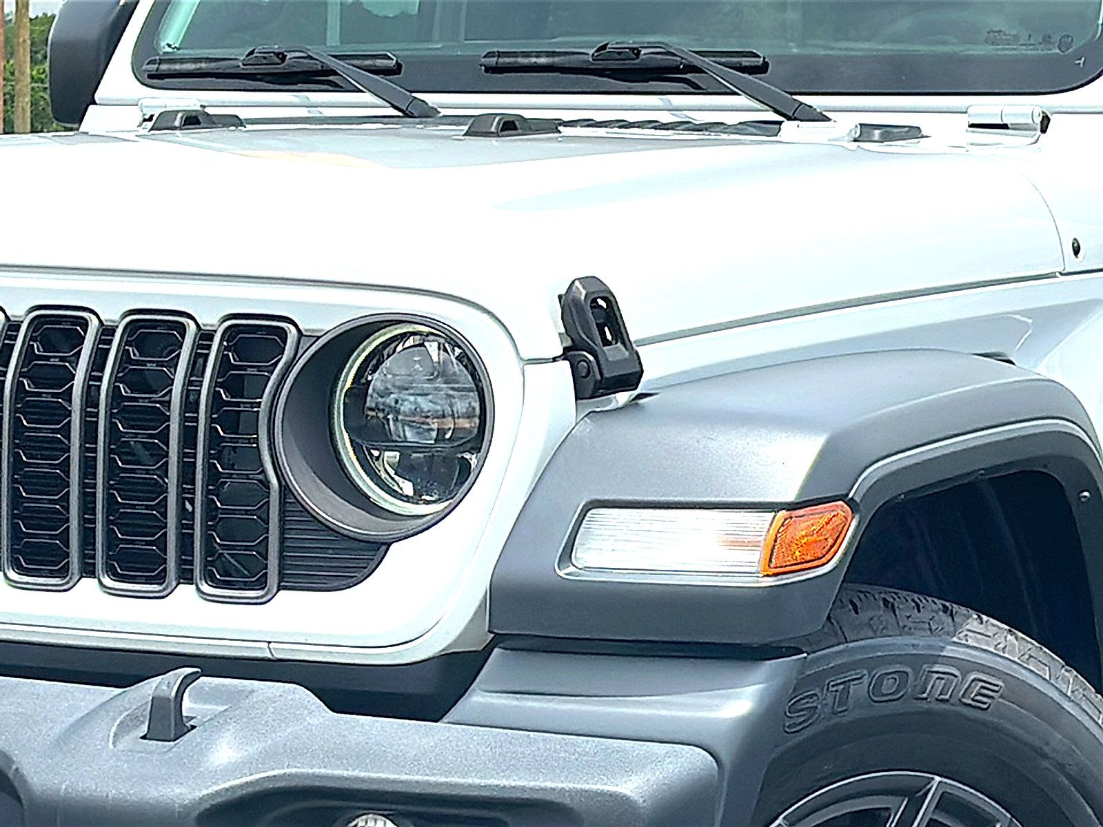 Used 2024 Jeep Wrangler Unlimited Sport AWD/4WD image 4