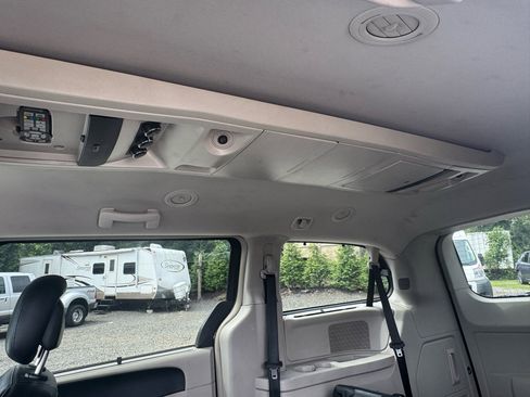 Used 2012 Chrysler Town & Country Touring-L w/ Entertainment Group #2 image 25