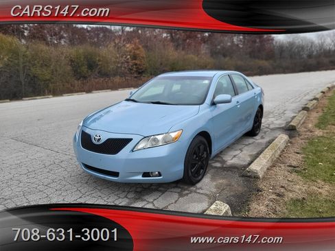 Used 2009 Toyota Camry LE image 1