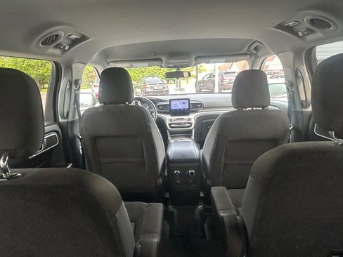 Used 2022 Ford Explorer XLT image 35