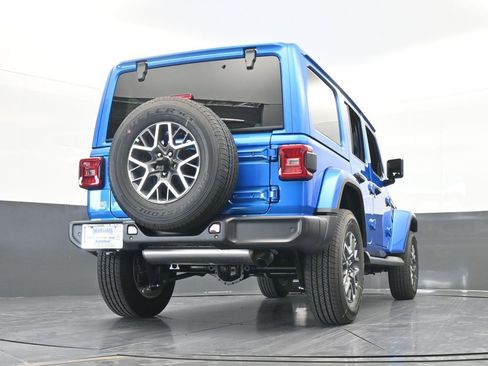 Used 2025 Jeep Wrangler Sahara AWD/4WD image 58