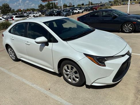 Used 2025 Toyota Corolla LE FWD image 1