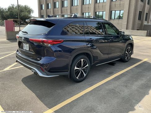 Used 2022 Toyota Highlander XSE FWD image 6