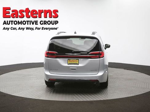 Used 2023 Chrysler Pacifica Limited image 59