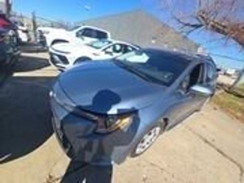 Used 2021 Toyota Corolla LE image 3