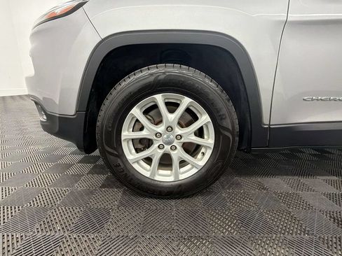 Used 2017 Jeep Cherokee Sport AWD/4WD image 13