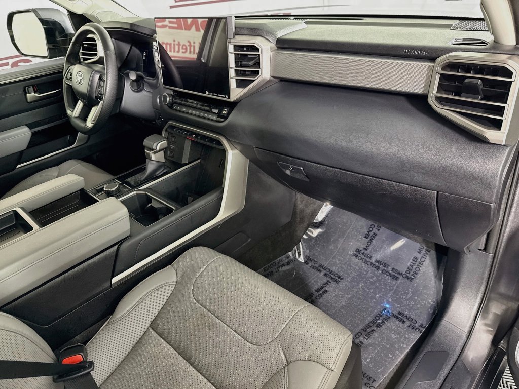 Used 2024 Toyota Tundra Limited AWD/4WD image 30