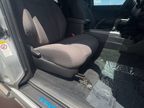 Used 2018 Toyota Tacoma TRD Off-Road AWD/4WD image 20