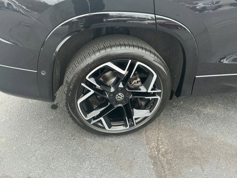 Certified 2025 Volkswagen Tiguan SEL R-Line image 26