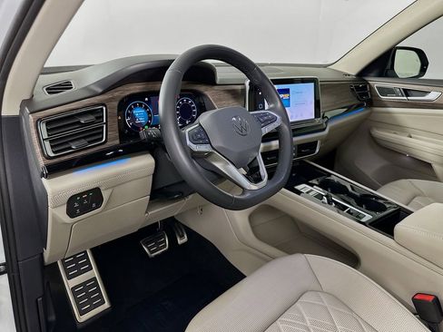 Used 2024 Volkswagen Atlas SEL Premium R-Line image 9