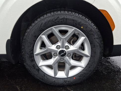 Used 2024 Kia Soul LX w/ Option Group 015 FWD image 8