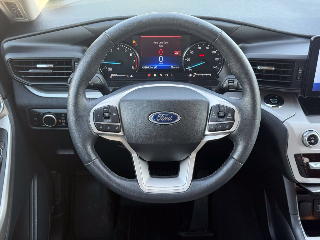 Used 2023 Ford Explorer XLT RWD image 13