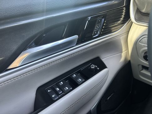 Used 2022 Jeep Wagoneer Series I w/ Convenience Group I AWD/4WD image 21