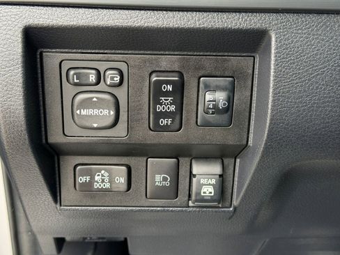 Used 2019 Toyota Tundra Platinum image 17