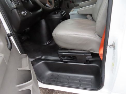 Used 2013 Chevrolet Express 2500 image 8