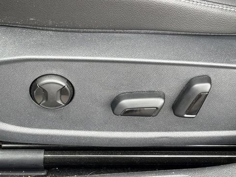 Used 2025 Volkswagen Jetta SE FWD image 7