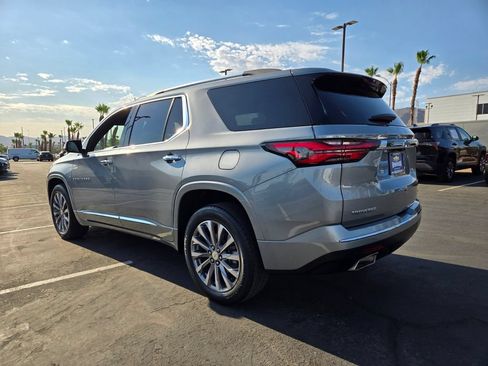 Used 2023 Chevrolet Traverse Premier FWD image 4