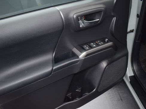 Used 2023 Toyota Tacoma TRD Sport w/ Technology Package image 9