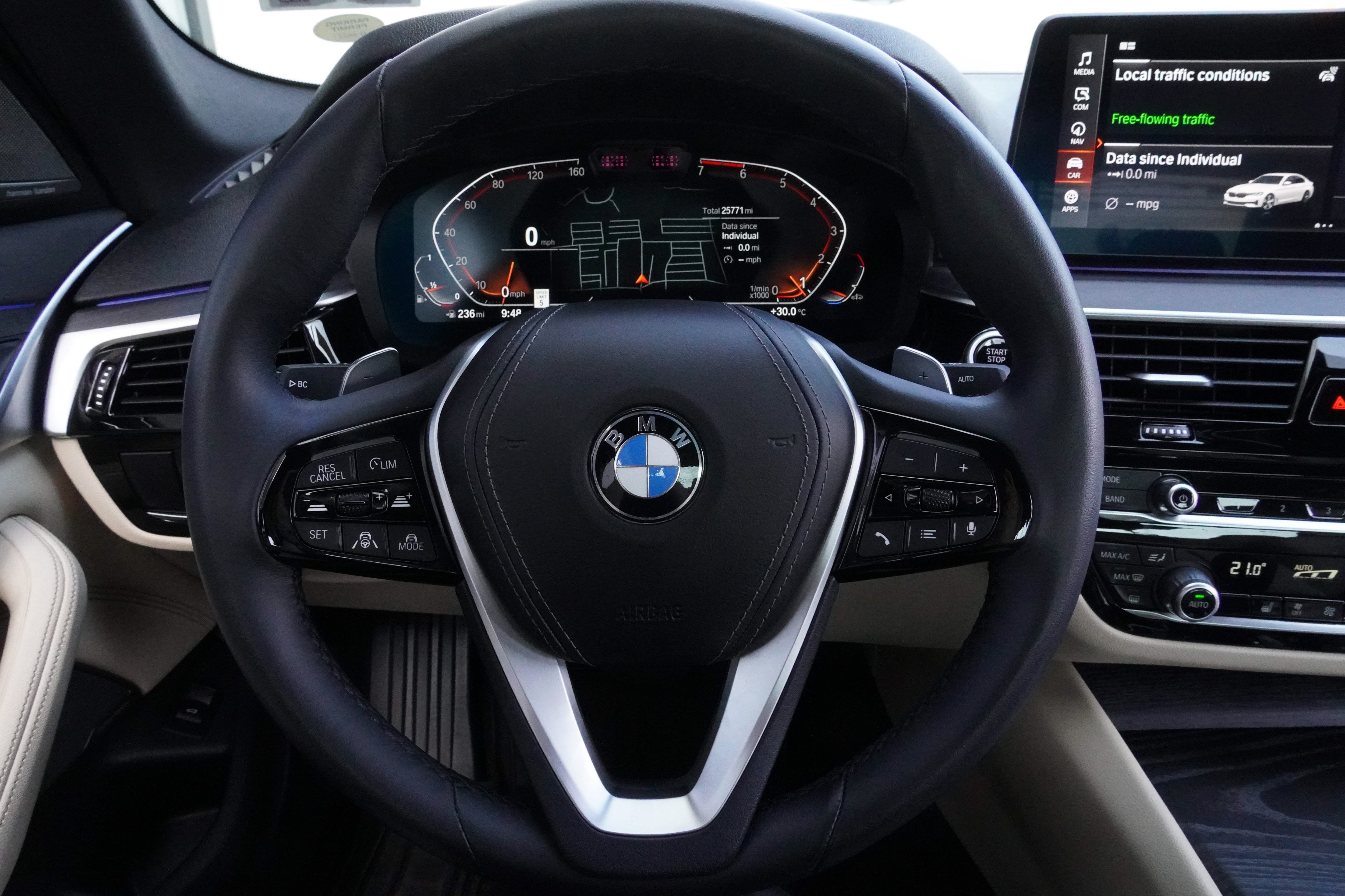 Used 2023 BMW 530i w/ Premium Package RWD image 18