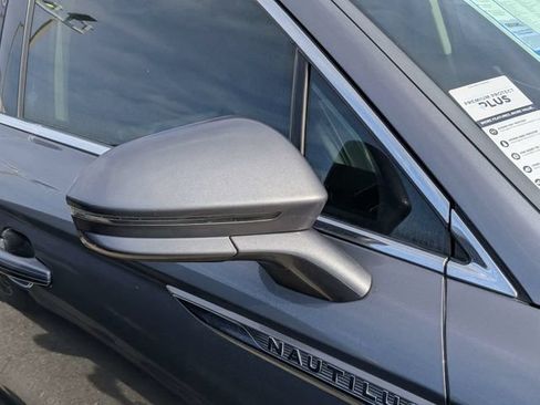 Used 2022 Lincoln Nautilus Reserve w/ Monochromatic Package FWD image 8