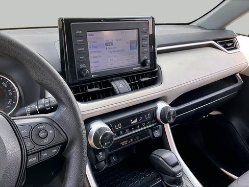 Used 2020 Toyota RAV4 XLE FWD image 6