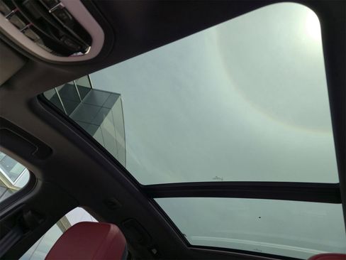 New 2025 Porsche Macan image 31