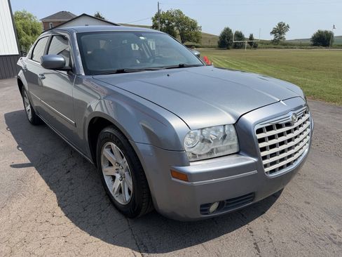 Used 2007 Chrysler 300 Touring w/ Comfort/Convenience Group RWD image 8