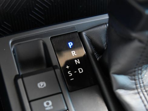 Used 2025 Toyota Tacoma SR5 AWD/4WD image 27