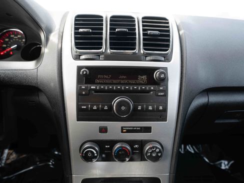 Used 2011 GMC Acadia SLE image 16