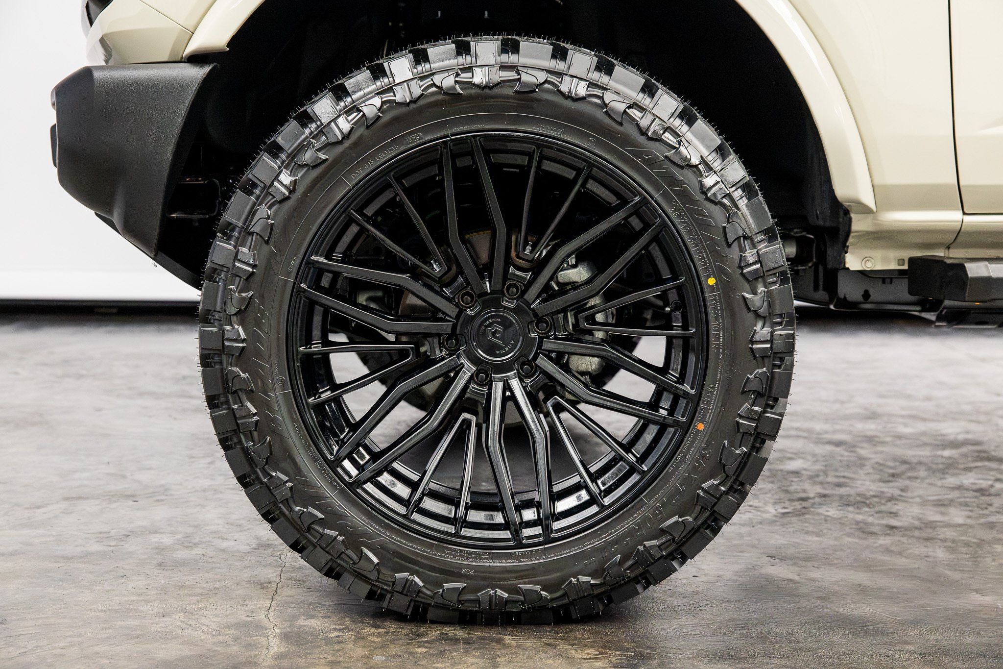 Used 2025 Ford Bronco Outer Banks AWD/4WD image 11
