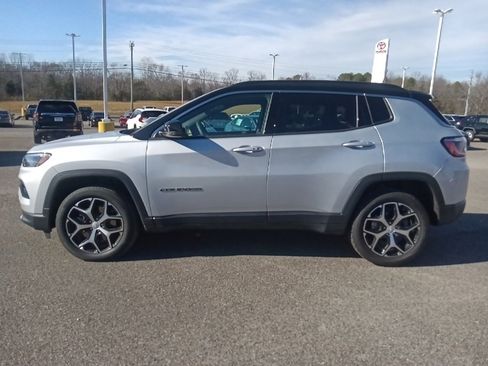 Used 2024 Jeep Compass Limited image 6