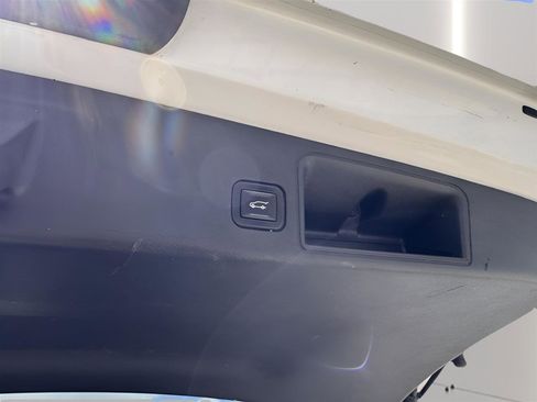 Used 2021 GMC Terrain SLT image 29